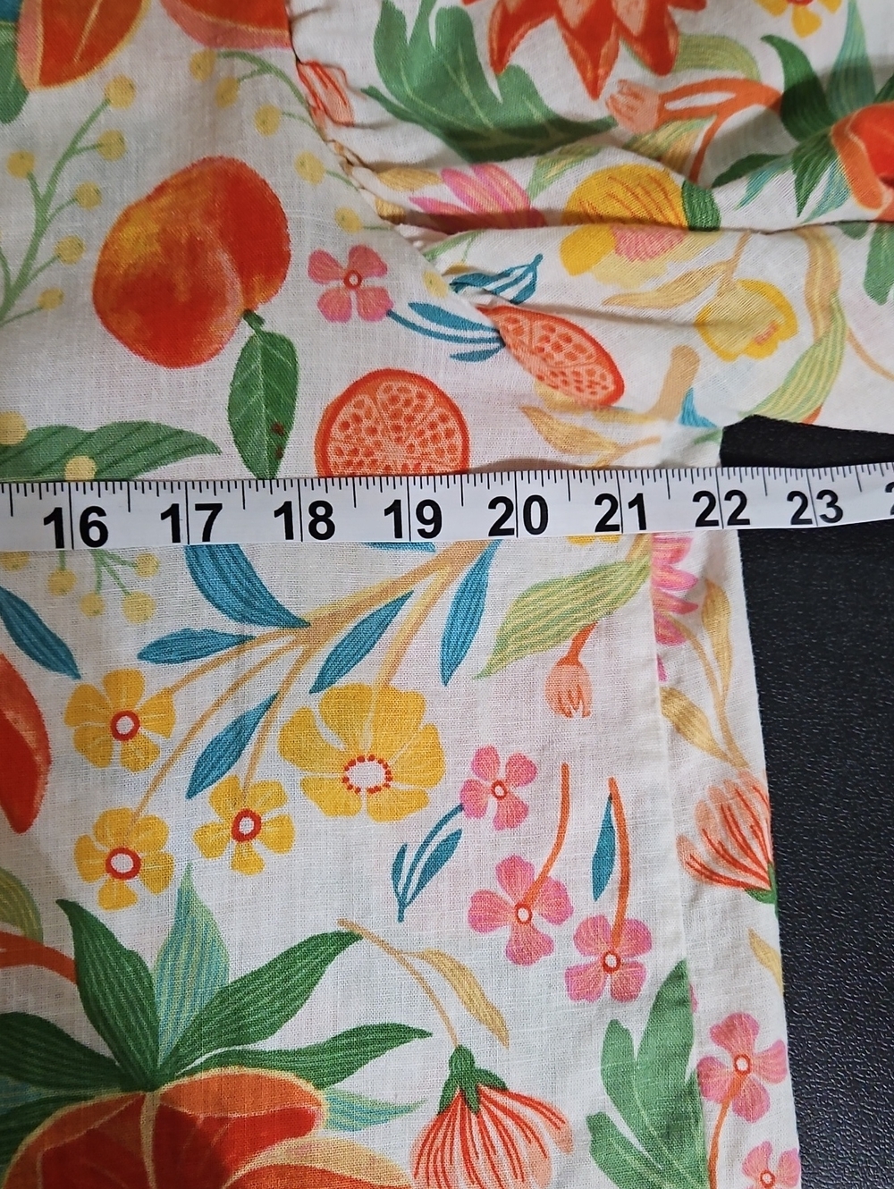 C & C California Floral Puff-Sleeve V-Neck Blouse in Orange, Green, Cream XL - Picture 7 of 8